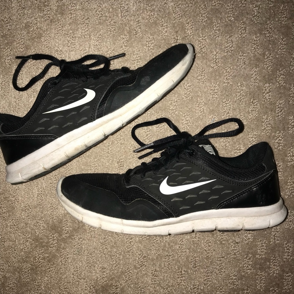 Nike Tennis Shoes